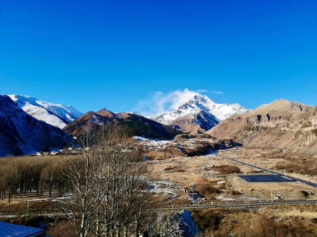 Kazbegi Inn Exterior photo